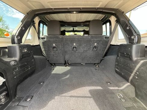 Used 2018 Jeep Wrangler Unlimited Sahara AWD/4WD image 18