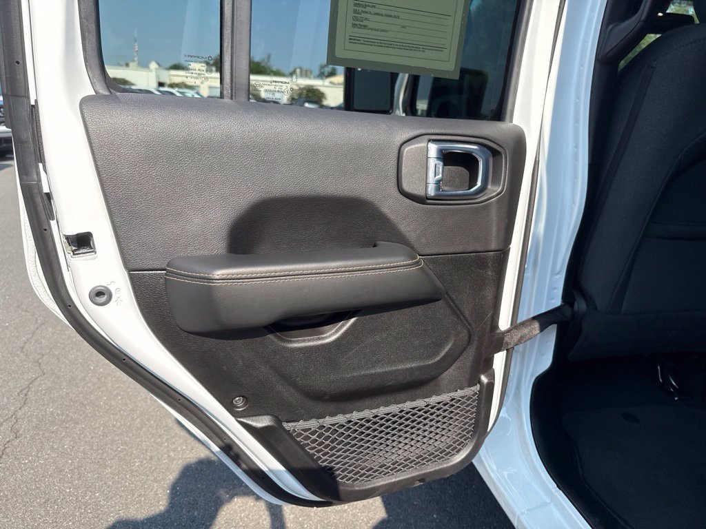Used 2026 Jeep Wrangler Unlimited Sahara AWD/4WD image 43
