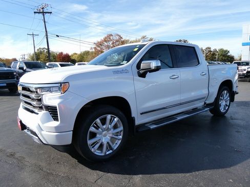 Used 2022 Chevrolet Silverado 1500 High Country w/ Technology Package image 8