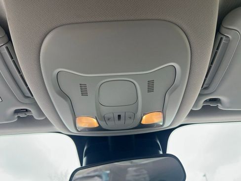 Used 2019 Jeep Renegade Latitude w/ Cold Weather Group image 39