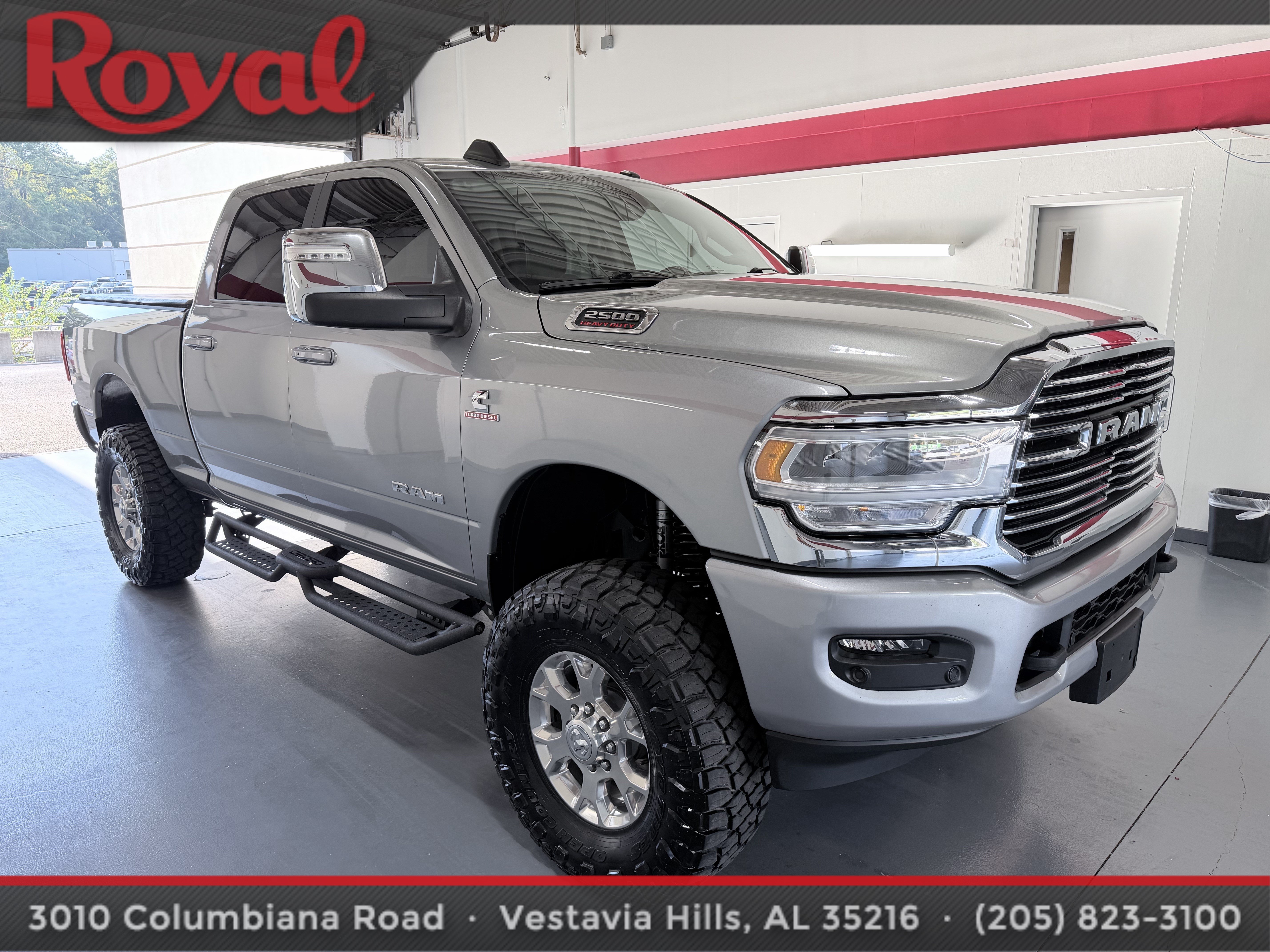 Used 2024 RAM 2500 Laramie AWD/4WD image 3
