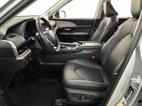 Used 2024 Toyota Grand Highlander XLE image 8