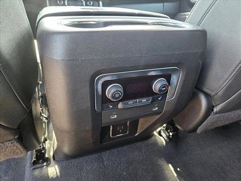Used 2022 Chevrolet Tahoe Z71 w/ Luxury Package AWD/4WD image 16