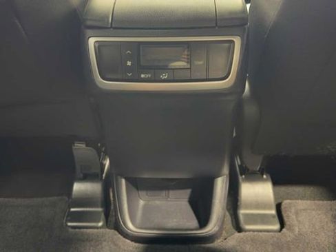 Used 2015 Toyota Highlander LE FWD image 17