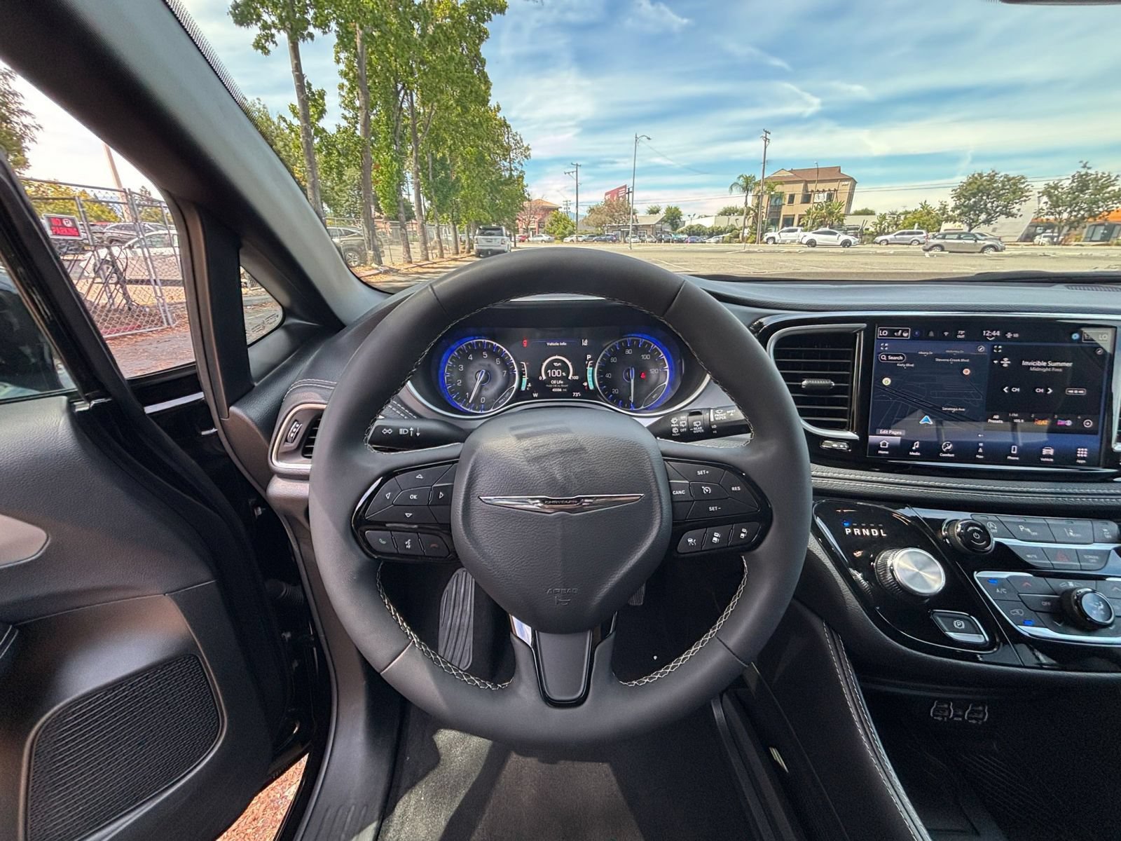 Used 2025 Chrysler Pacifica Limited FWD image 38