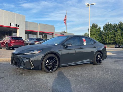 New 2026 Toyota Camry SE image 1