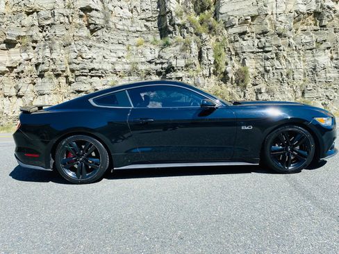 Used 2016 Ford Mustang GT RWD image 6