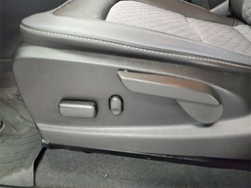 Used 2021 Chevrolet Colorado Z71 w/ Safety Package image 6