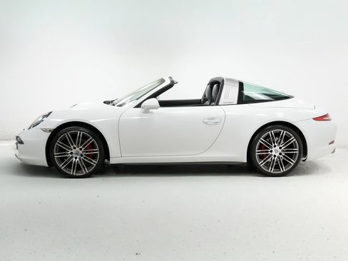 Used 2015 Porsche 911 Targa 4 AWD/4WD image 2