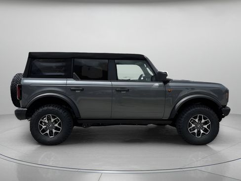 New 2025 Ford Bronco Badlands image 2