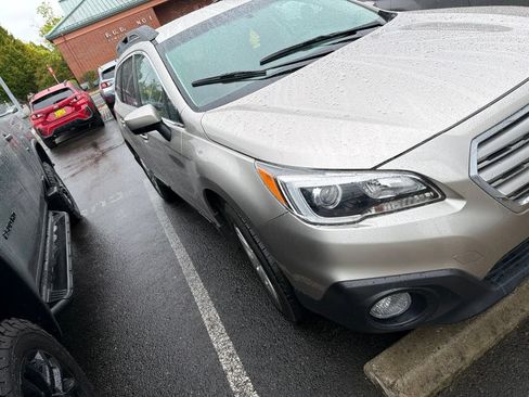 Used 2017 Subaru Outback 2.5i Premium w/ Popular Package #1 AWD/4WD image 3