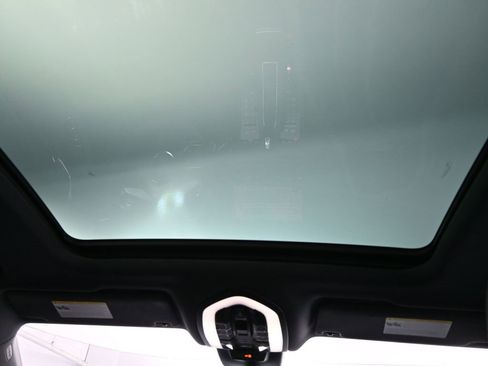 Used 2023 Porsche Macan image 25