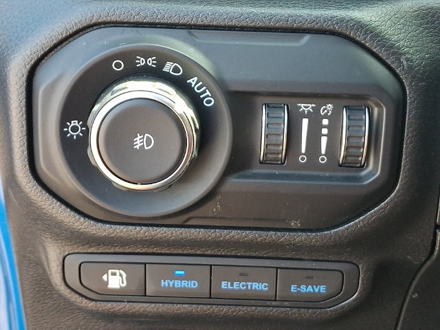 Used 2021 Jeep Wrangler Unlimited Sahara w/ Cold Weather Group AWD/4WD image 8