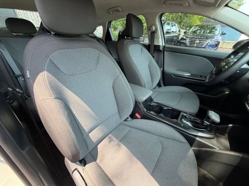Used 2025 Kia K4 FWD image 35