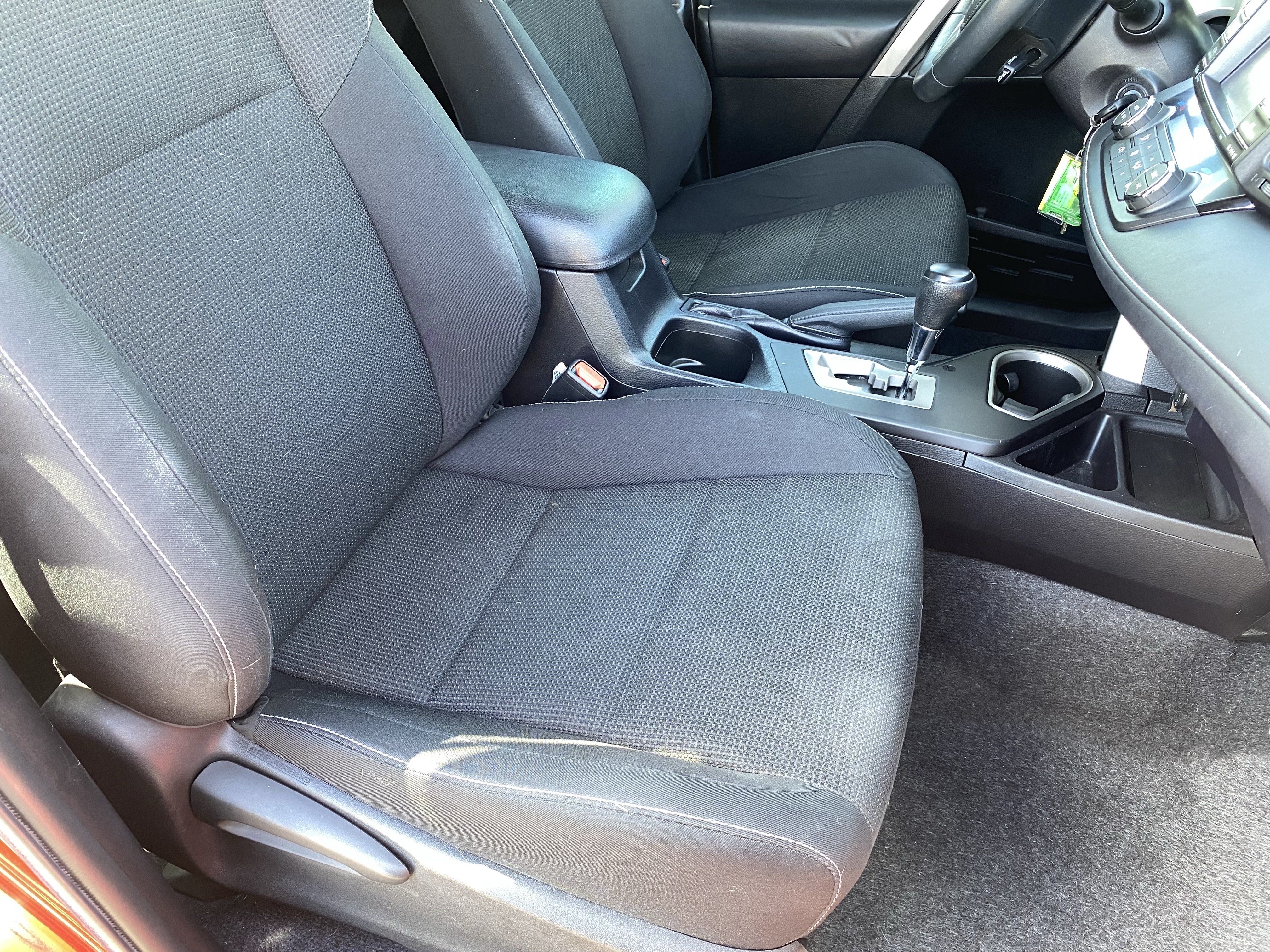 Used 2017 Toyota RAV4 XLE w/ Carpet Mat Package FWD image 10