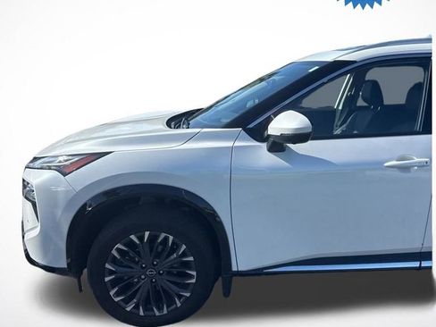 Used 2024 Nissan Rogue Platinum w/ Platinum Premium Package FWD image 2