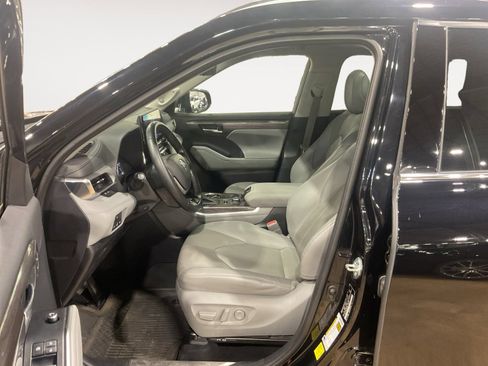 Used 2021 Toyota Highlander Platinum AWD/4WD image 12