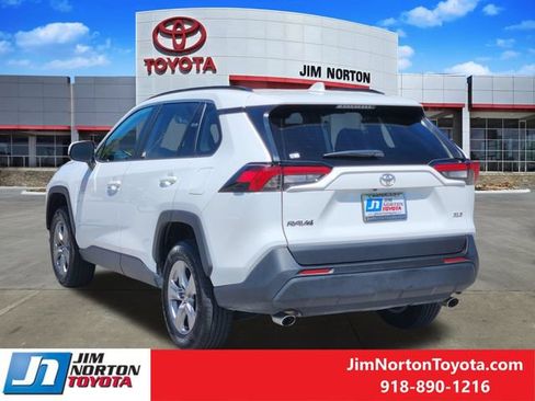 Used 2025 Toyota RAV4 XLE FWD image 7