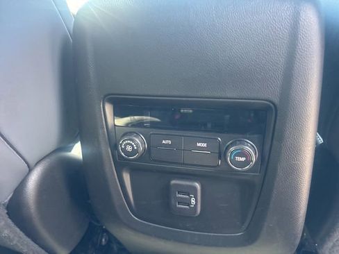 Used 2023 Buick Enclave Essence AWD/4WD image 15