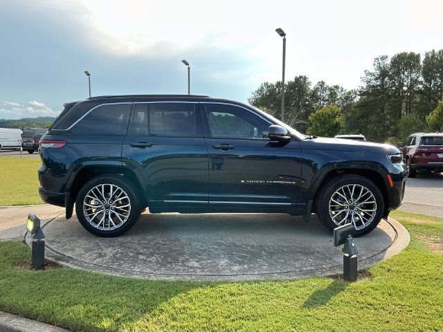 New 2027 Jeep Grand Cherokee Summit w/ MOPAR Finishing Package AWD/4WD image 8