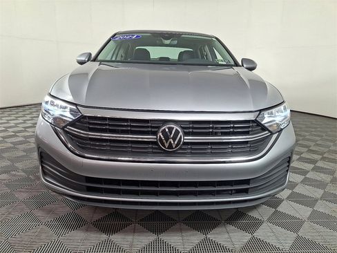 Used 2024 Volkswagen Jetta SE image 5