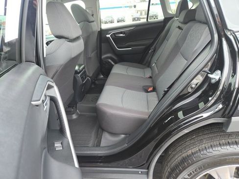 Used 2025 Toyota RAV4 XLE image 19