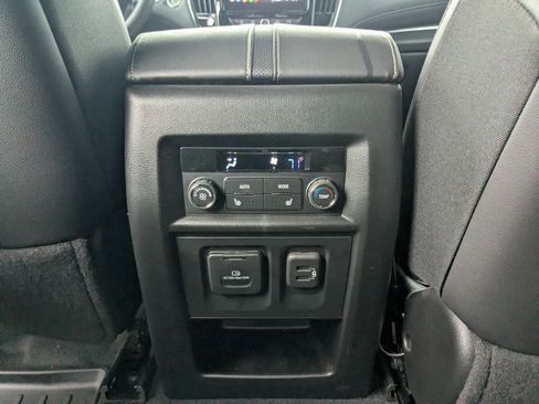 Used 2023 Chevrolet Traverse Premier FWD image 22