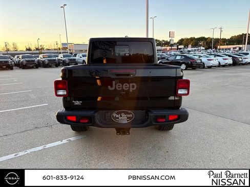 Used 2023 Jeep Gladiator Rubicon w/ Trailer Tow Package image 16