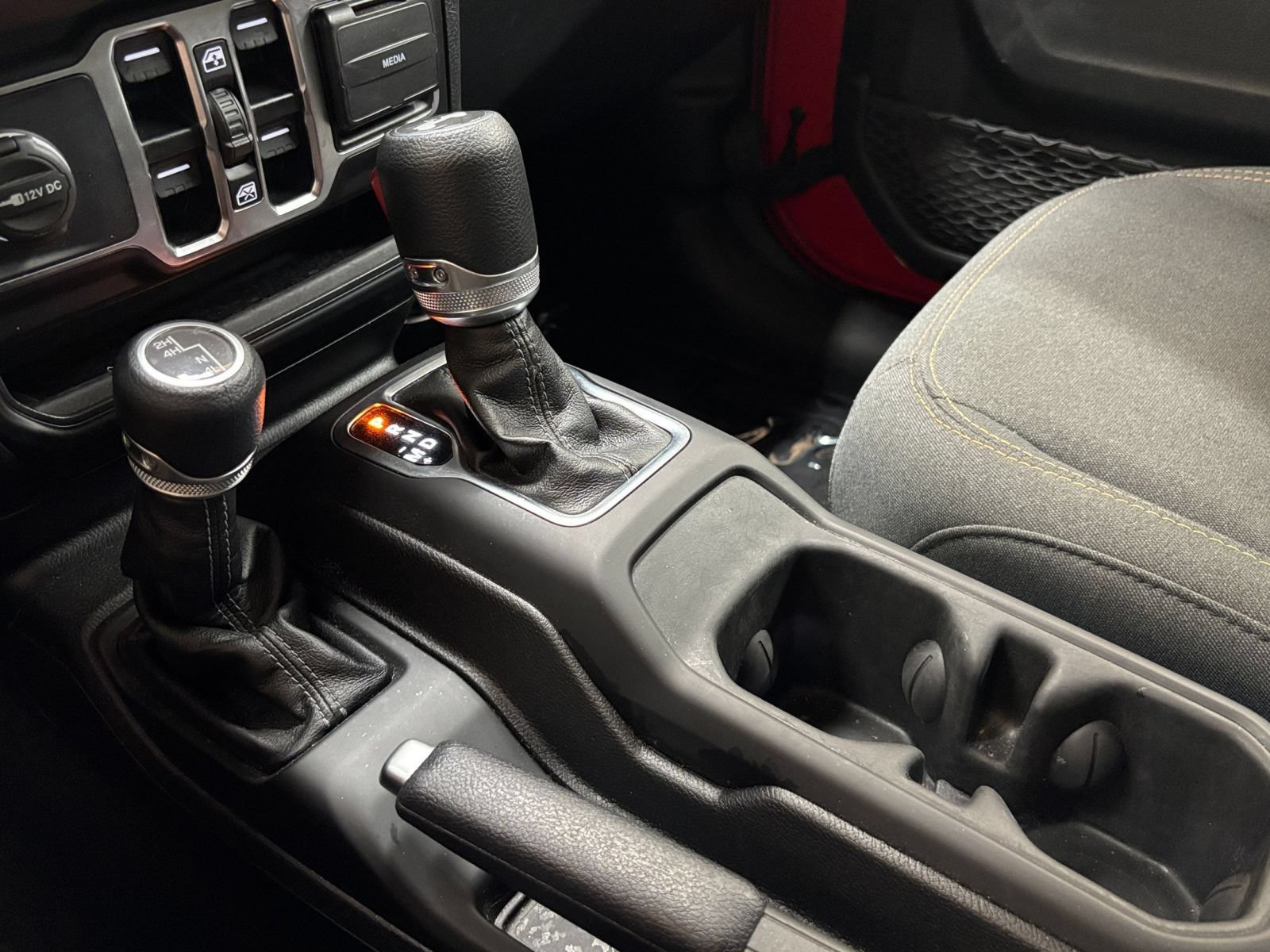Used 2025 Jeep Wrangler Unlimited Sahara AWD/4WD image 40