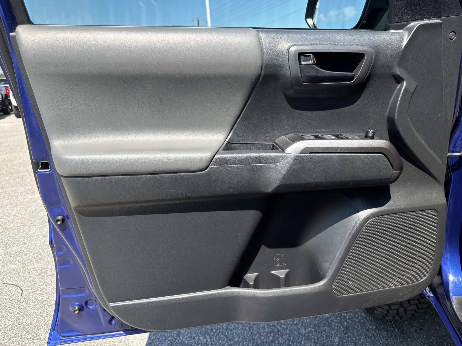Used 2023 Toyota Tacoma SR5 AWD/4WD image 21