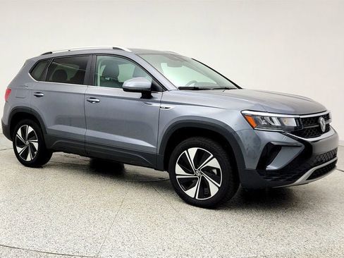 Used 2024 Volkswagen Taos SE image 3