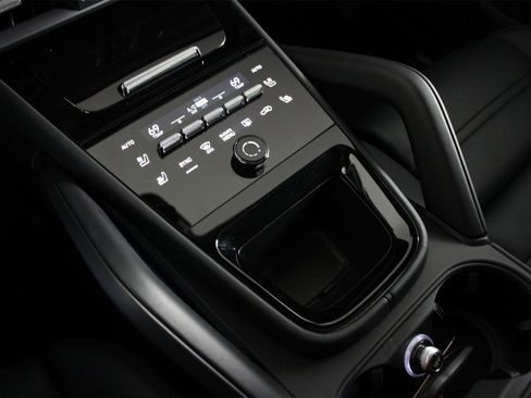 Used 2025 Porsche Cayenne E-Hybrid Coupe image 18