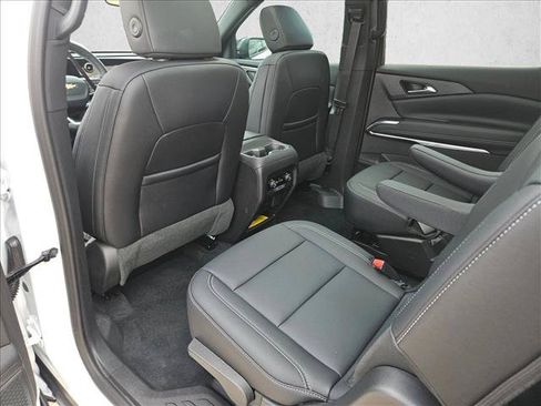 Used 2026 Chevrolet Traverse LT w/ Sun and Wheel Package FWD image 11