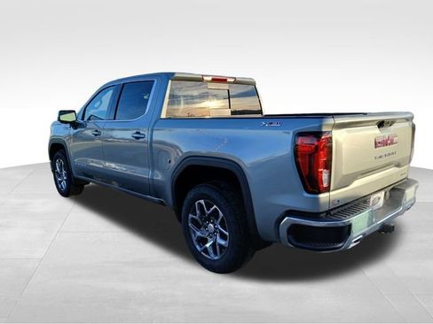 New 2026 GMC Sierra 1500 SLE image 3