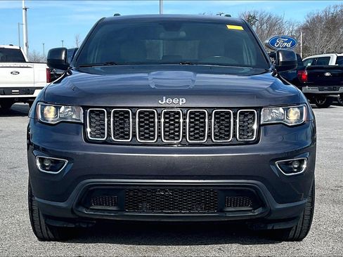 Used 2021 Jeep Grand Cherokee Laredo image 2