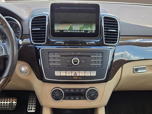 Used 2019 Mercedes-Benz GLE 400 4MATIC image 19