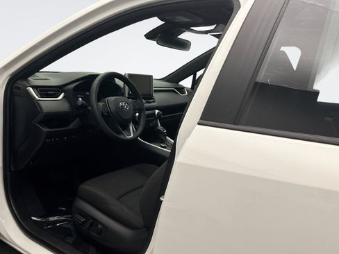 Used 2025 Toyota RAV4 SE w/ Weather & Moonroof Package AWD/4WD image 10