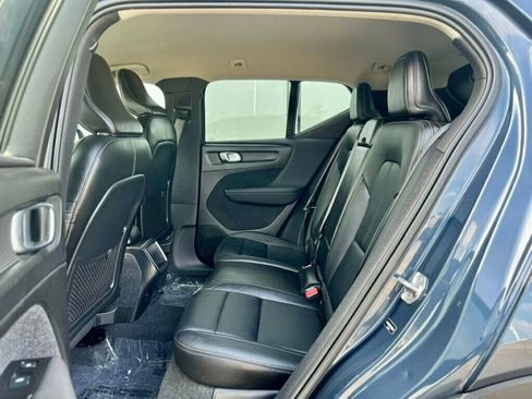 Used 2021 Volvo XC40 T4 Momentum FWD image 16