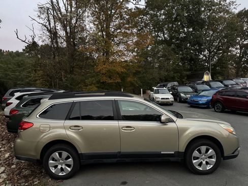 Used 2010 Subaru Outback 2.5i Limited w/ Popular Equipment Group 2A image 5