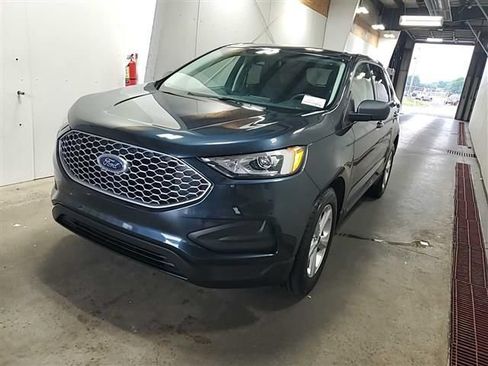 Used 2024 Ford Edge SE AWD/4WD image 3