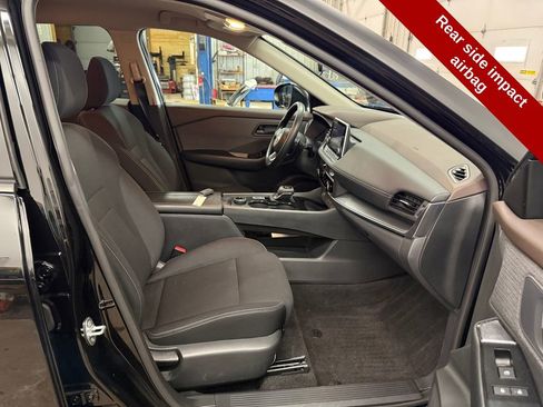 Used 2023 Nissan Rogue S image 40