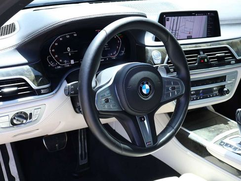 Used 2022 BMW 740i xDrive w/ M Sport Package AWD/4WD image 2