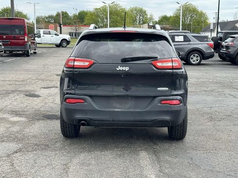 Used 2016 Jeep Cherokee Latitude FWD image 5