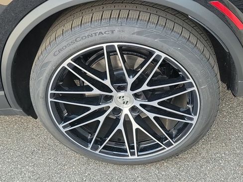 New 2026 Porsche Macan Electric image 13