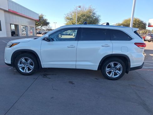 Used 2018 Toyota Highlander Limited image 3