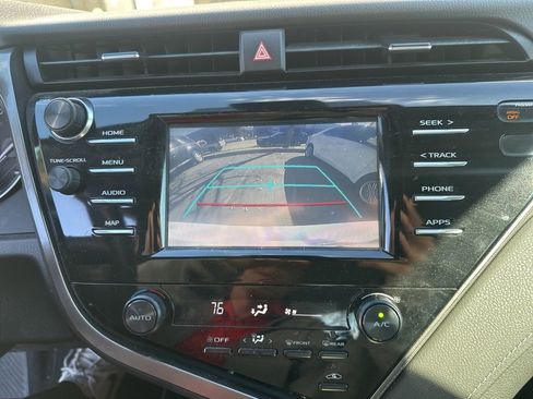 Used 2019 Toyota Camry L image 12