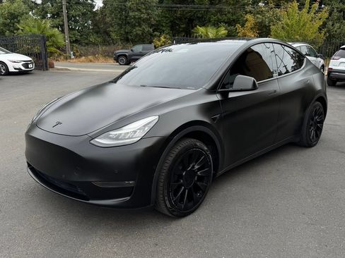 Used 2020 Tesla Model Y Long Range AWD/4WD image 3