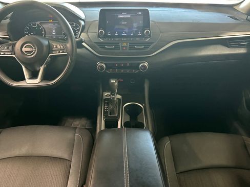 Used 2024 Nissan Altima 2.5 SV image 4