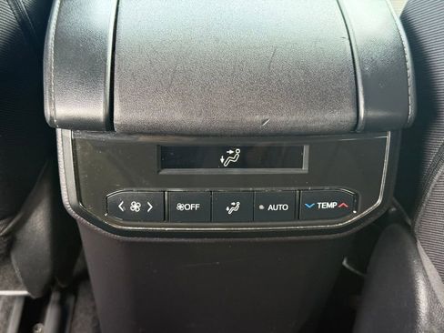 Used 2023 Toyota Highlander LE FWD image 17