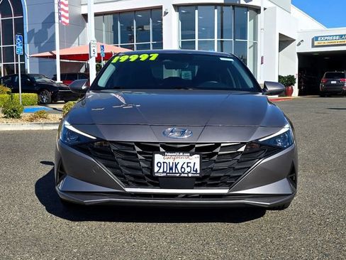 Used 2023 Hyundai Elantra SEL w/ Convenience Package image 2